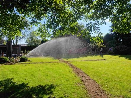 Professionele sproei-installatie voor tuinberegening op grondwater